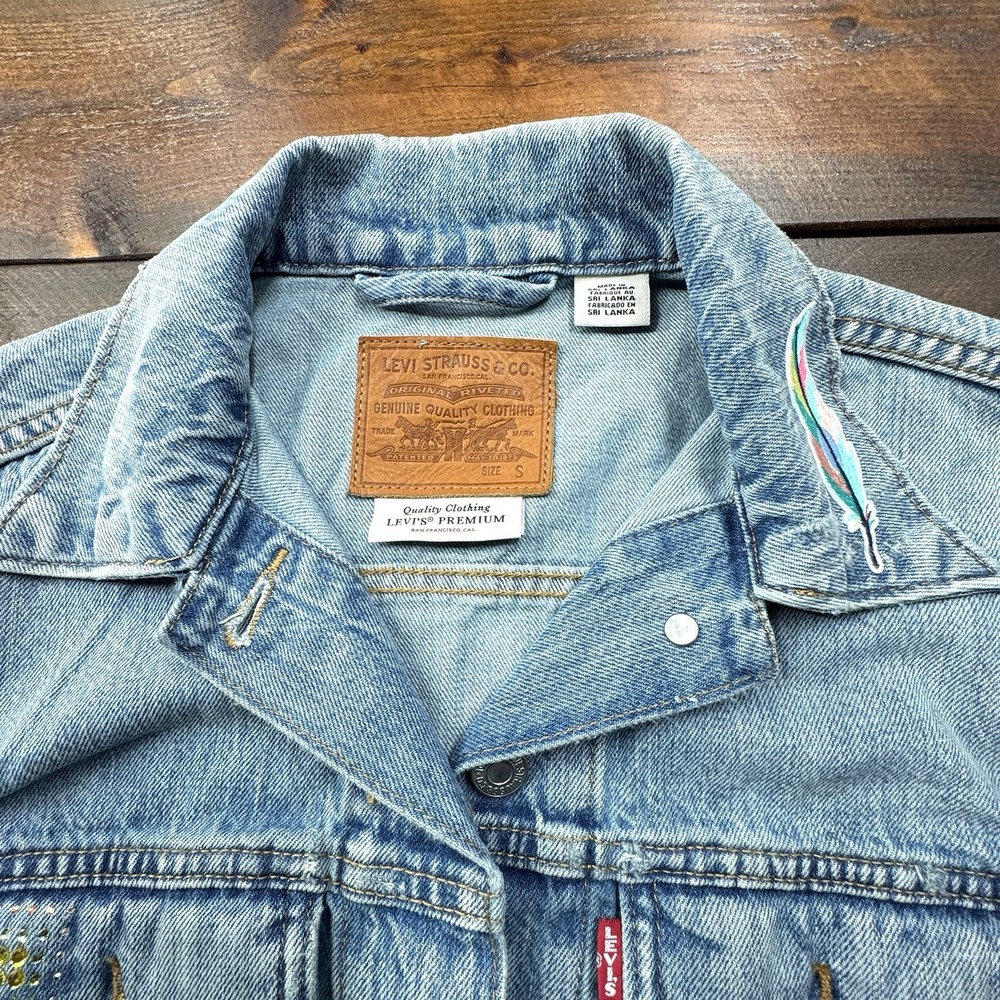 Levi's Premium Custom Embroidered Sequined Patch Trucker Jacket Women's S/M - Picture 3 of 13